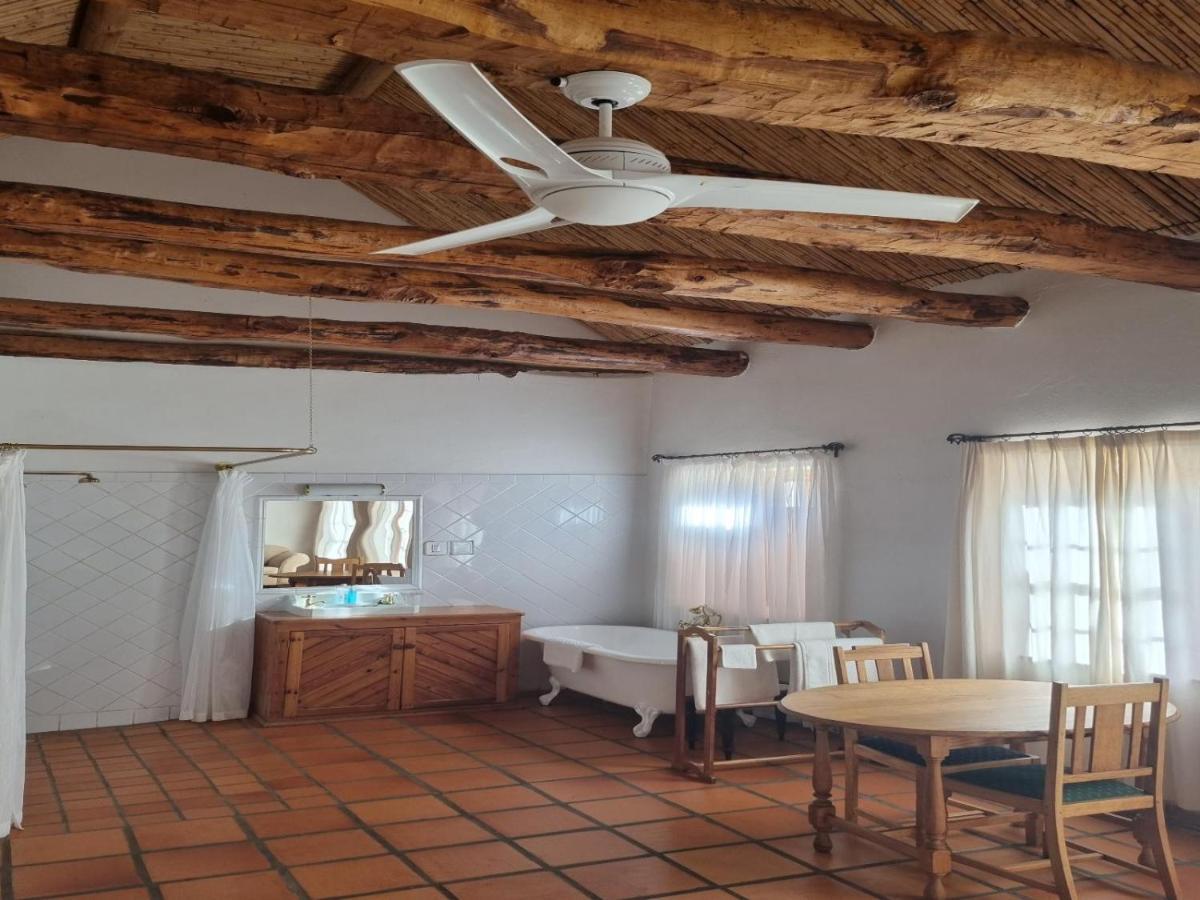 Appartamento Red Mountain Ridge Karoo Oasis And Guest Farm Buffelskloof Esterno foto